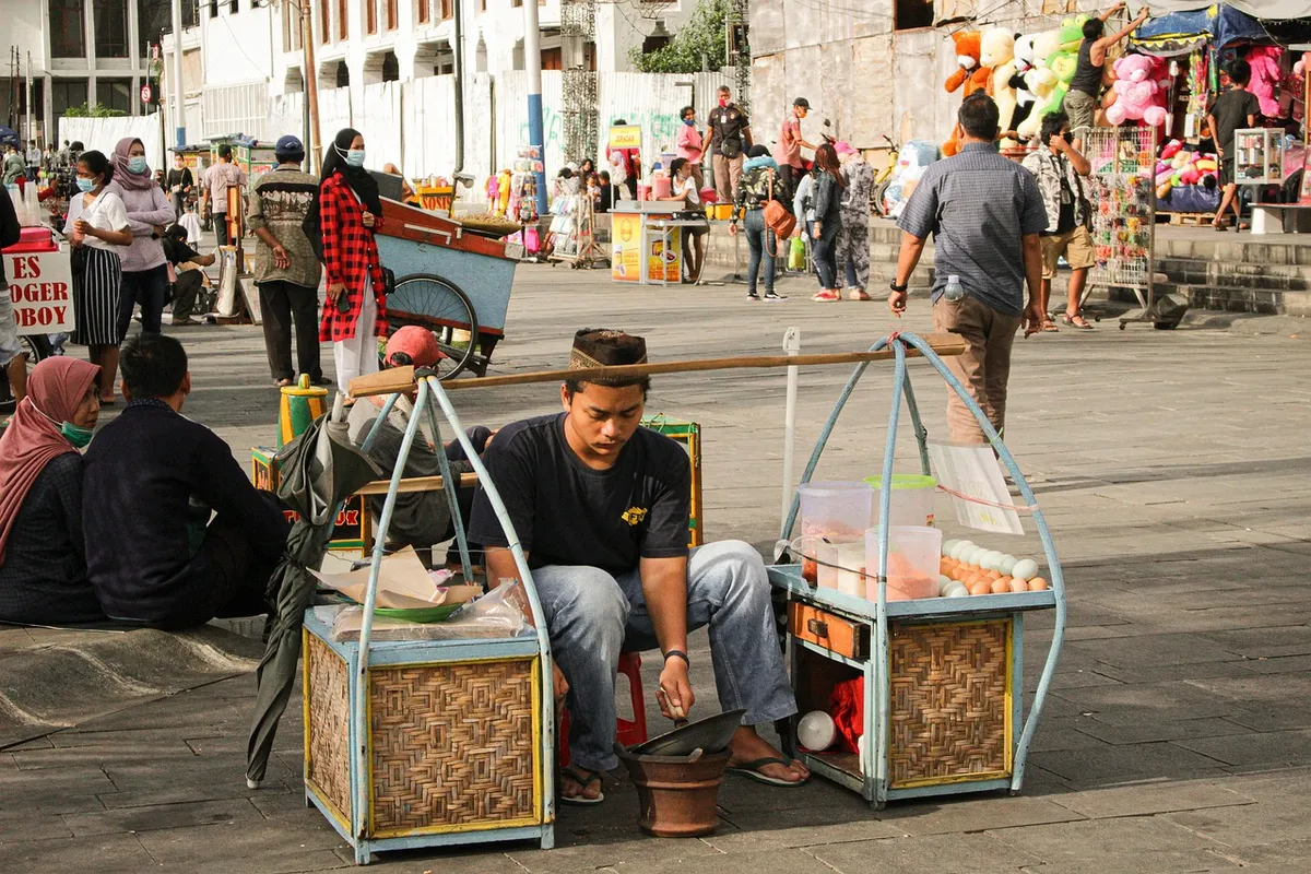 vendor, street, kerak telor, betawi, traditional, culture, traditional food, indonesian, man, male, outdoors, city, urban, jakarta, indonesia, jakarta, jakarta,
