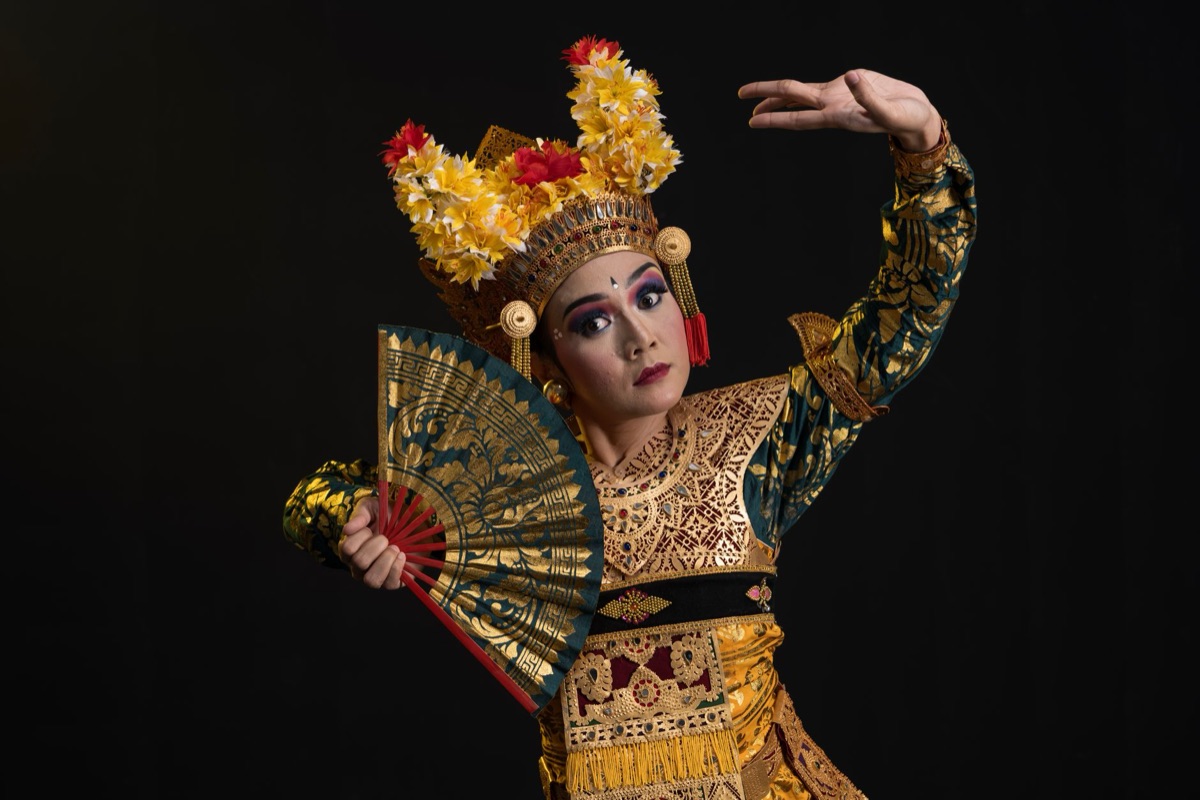 dança indonésia em estúdio