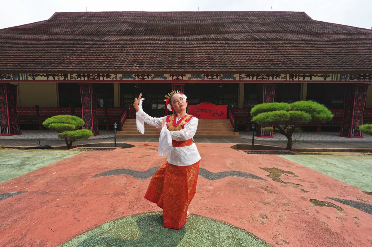 danza tradizionale indonesiana