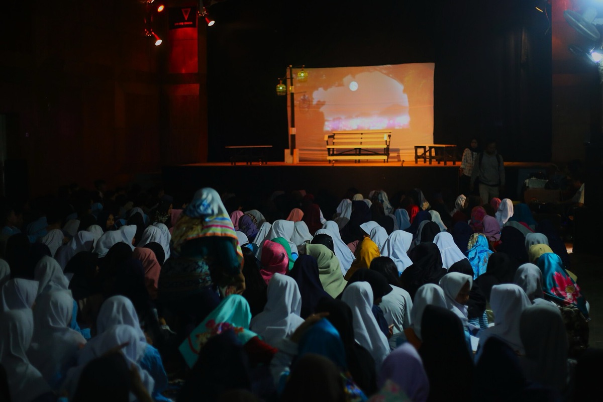 Indonesian traditional song performance
