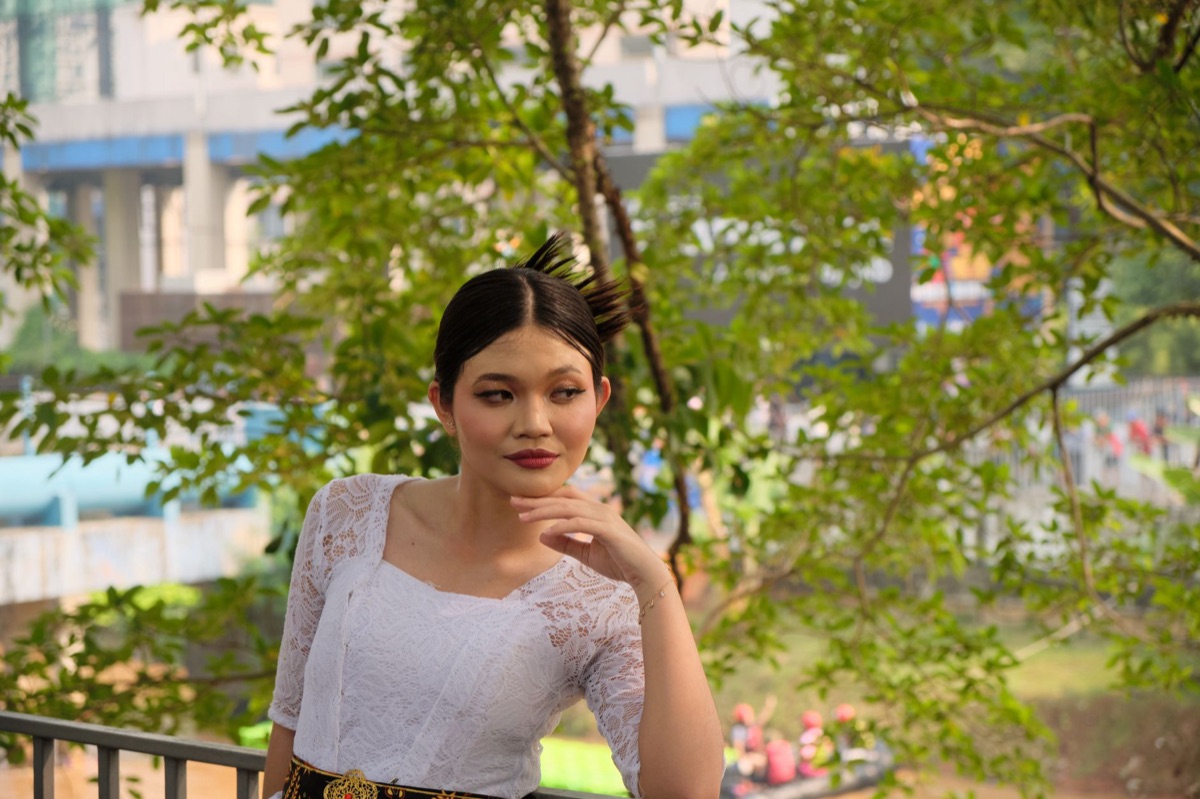 Indonesian influencer in urban setting