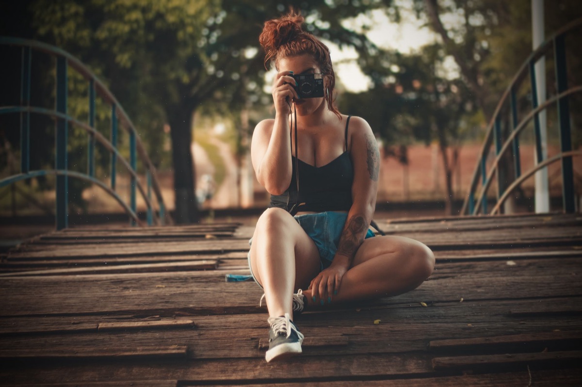 influencer con camera