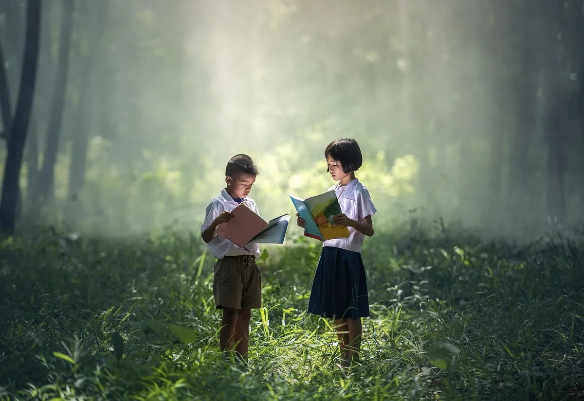 本、アジア、子ども、男の子、教育、女の子、インドネシア、子供、文学、マレーシア、自然、人、読書、生徒、タイ、学校の子供、学び、学習