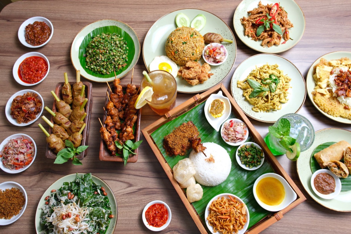 インドネシア出身のマスターシェフが持つスアテ料理の前菜